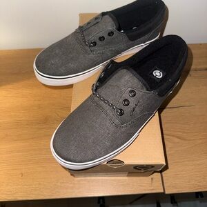 Men's Gray Circas.  ** C1RCA**